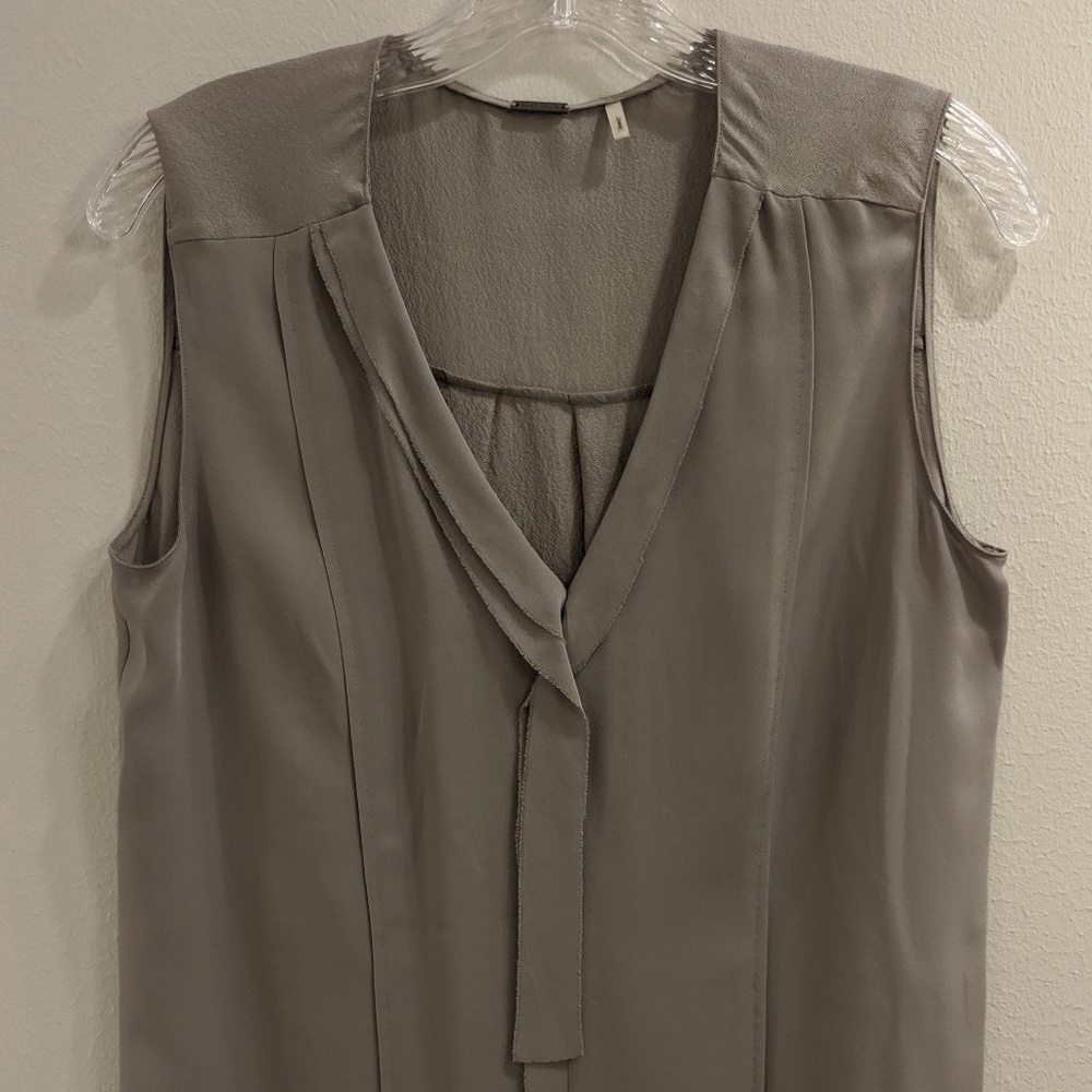 Elie Tahari gorgeous 100% silk tank